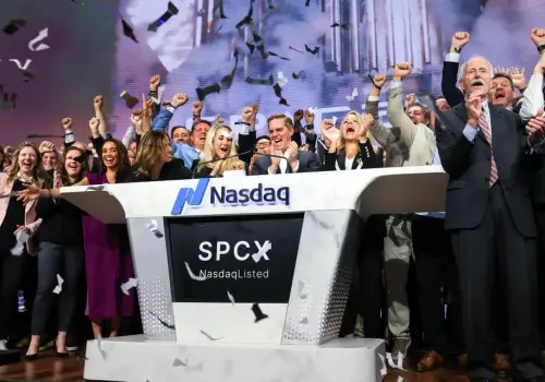 Se desbloquean casi 1.000 millones de acciones de SpaceX: ¿qué significa para el inversor?