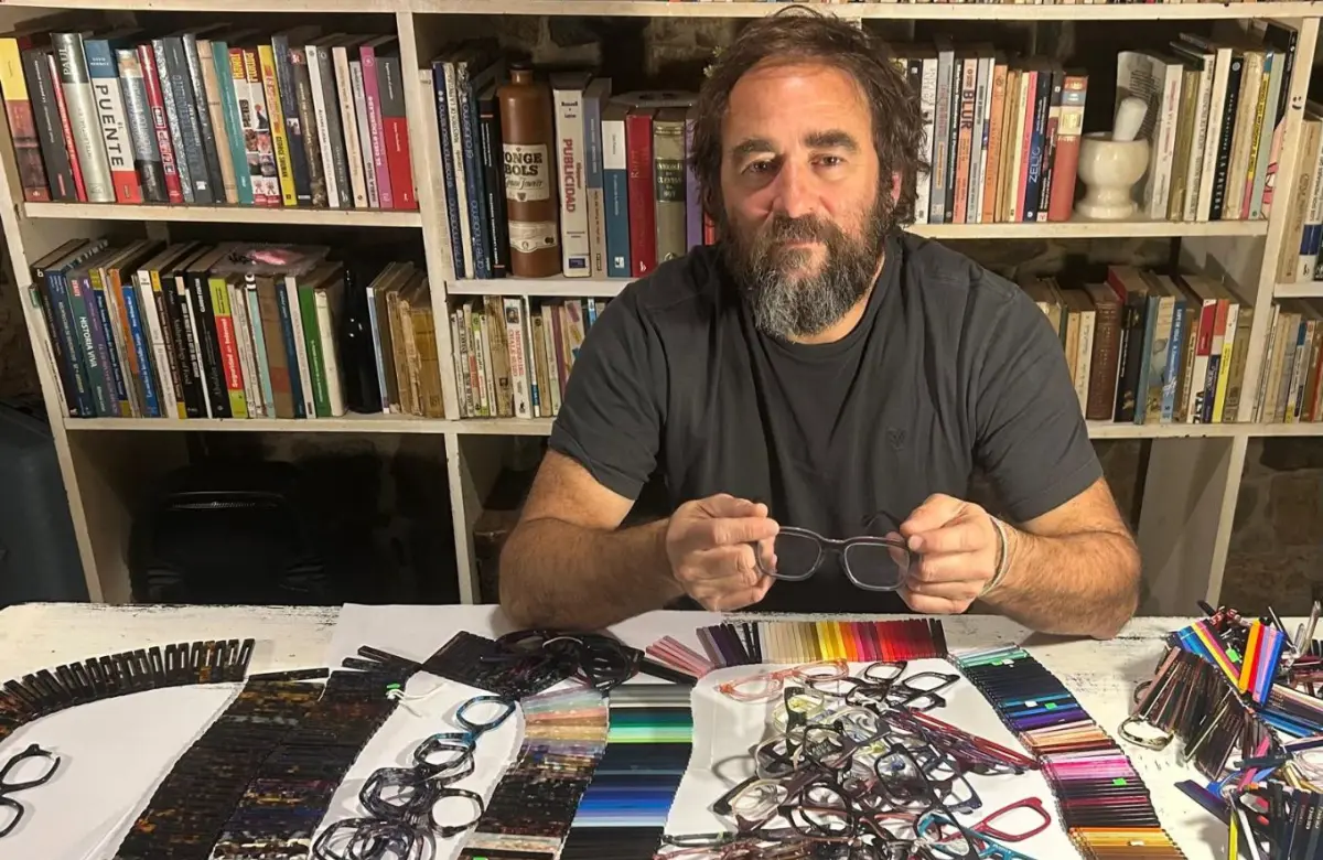 Del vendedor de lentes que volvió a Uruguay sin capital al diseñador que se codea con firmas internacionales en Milán y Nueva York