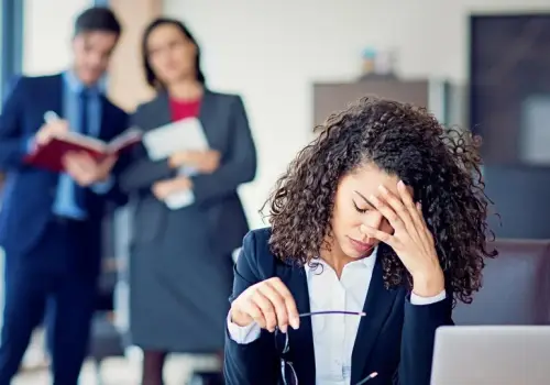 Qué es el “soft blocking”, la estrategia silenciosa que usan las empresas para empujar empleados hacia la salida