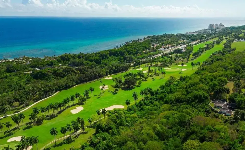 Cómo mejorar tu juego en este paraíso para golfistas