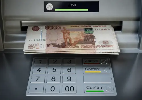 Los rusos vacían sus cuentas bancarias: qué hay detrás del retiro que ya llega a US$ 30.000 millones 