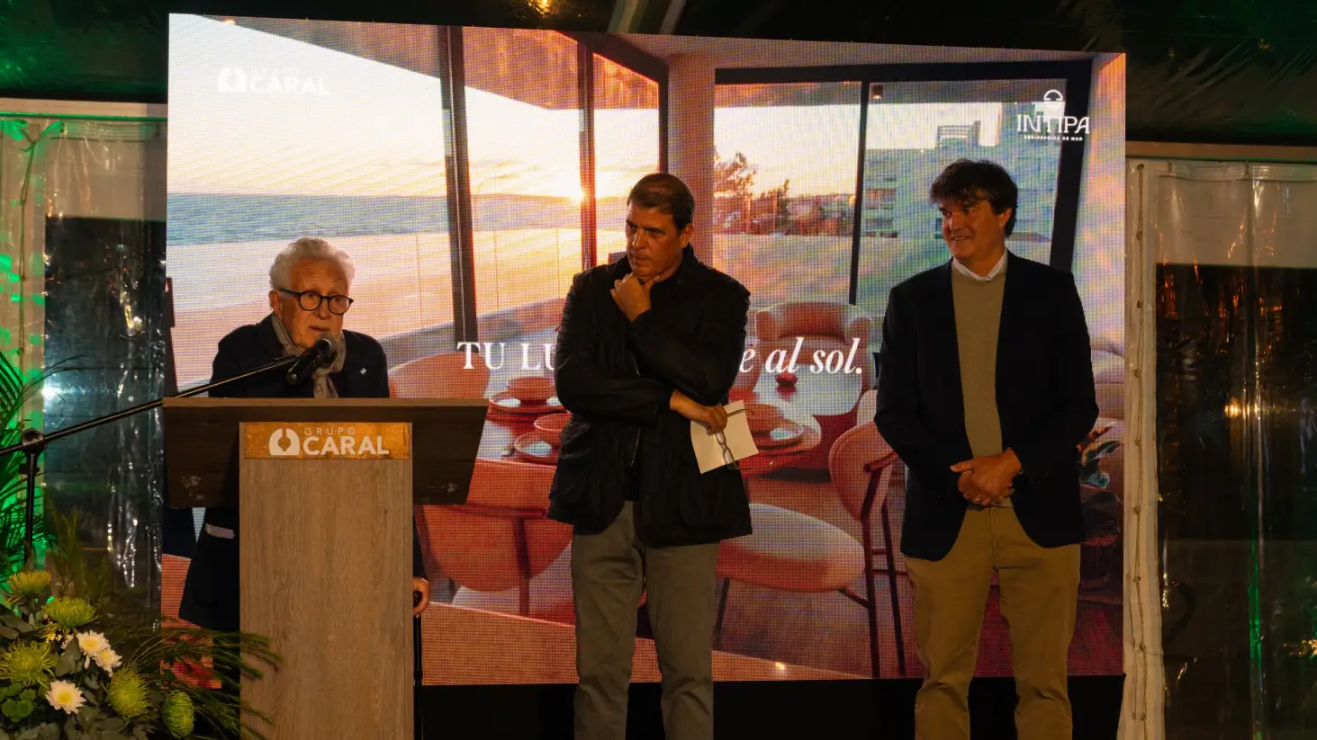 Arquitectos Carlos Sallaberry y Oscar González Moix junto con CEO Pablo Seminario. Foto: Gentileza.
