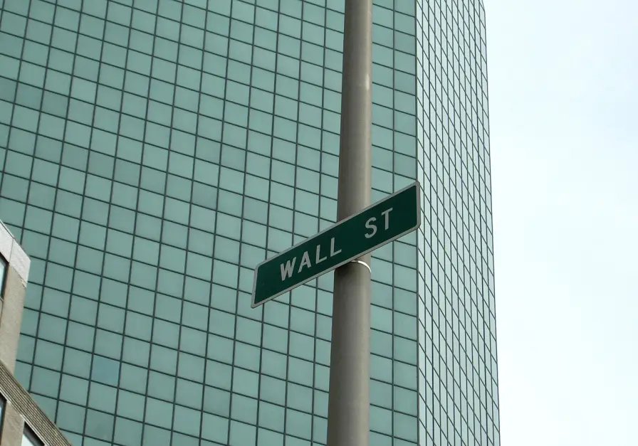 Wall Street (SE PUEDE USAR) Crédito: Acediscovery, CC BY 4.0, via Wikimedia Commons