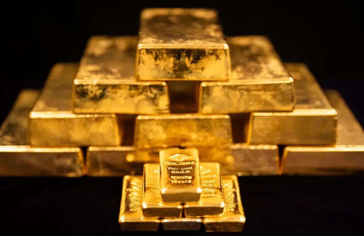 El precio del oro continúa cayendo a medida que aumentan las expectativas de una subida de las tasas de interés