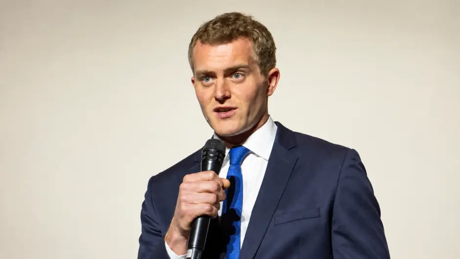 César Maklary, cofundador y presidente de Fluidstack. (Foto: LinkedIn de César Maklary)