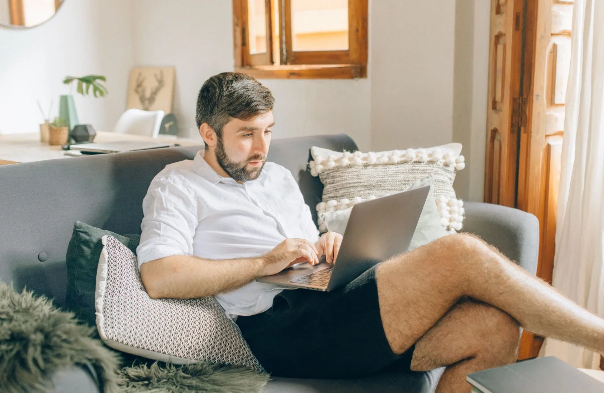 El nuevo dilema laboral que trae la IA: si terminás antes, ¿la tarde es tuya o de la empresa?