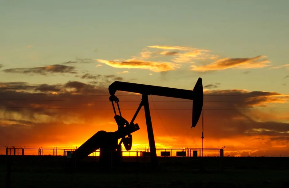 El Brent supera los US$ 111 tras ataques a instalaciones de Saudi Aramco y buques en el golfo Pérsico