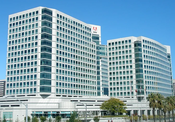 Adobe (SE PUEDE USAR) Crédito: Coolcaesar, CC BY-SA 4.0, via Wikimedia Commons - Wikimedia Commons