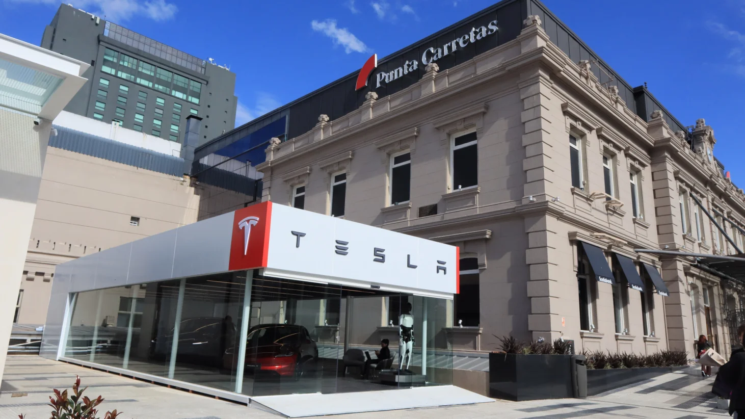 Nuevo local de Tesla en Uruguay. Foto: Gentileza. - Gentileza