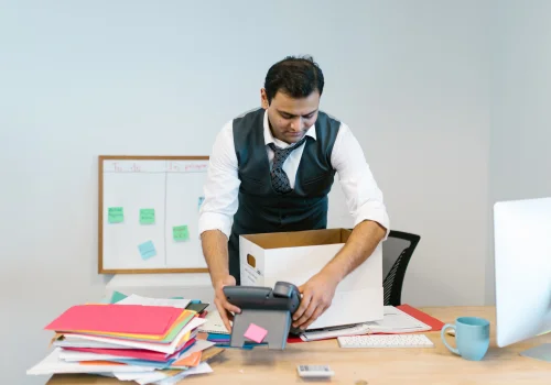 Quedarse o irse: cómo saber cuándo un buen trabajo empieza a frenar tu carrera