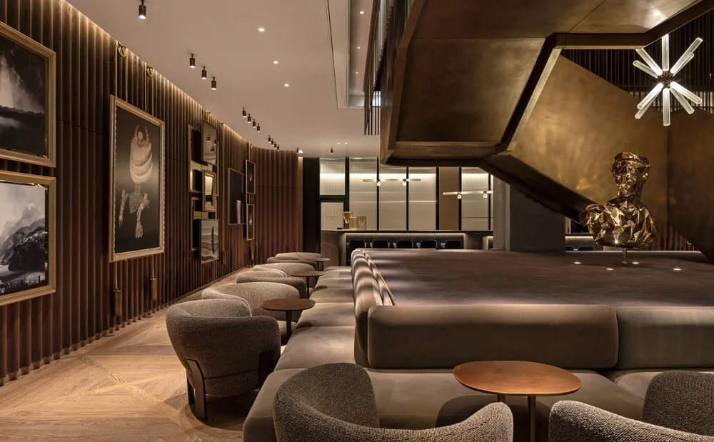 The Londoner, M and E Gallery - .