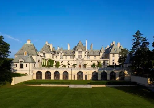 De Taylor Swift a "Succession": sale a subasta el castillo de Nueva York que fue escenario de películas, series y bodas millonarias