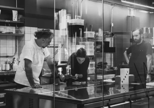 Cacao Seis Montes, el emprendimiento uruguayo que lleva la lógica del café de especialidad al chocolate, vende 600 tabletas al mes y apunta a crecer