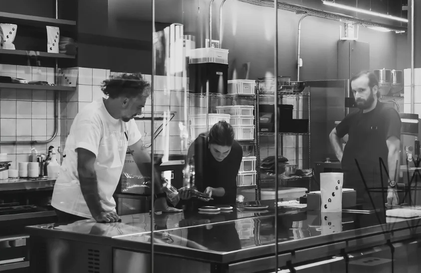 Cacao Seis Montes, el emprendimiento uruguayo que lleva la lógica del café de especialidad al chocolate, vende 600 tabletas al mes y apunta a crecer