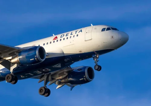 Berkshire Hathaway volvió a apostar por una aerolínea: ya tiene US$ 5.400 millones invertidos en Delta