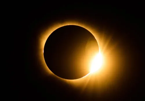 Faltan 300 días para el eclipse del siglo: por qué no habrá otro igual hasta 2114