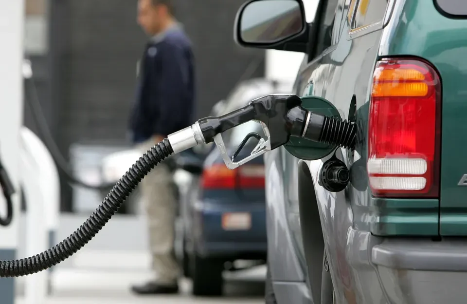 La venta de autos nuevos a nafta cayeron al 49% de las ventas mundiales ante el avance de eléctricos e híbridos