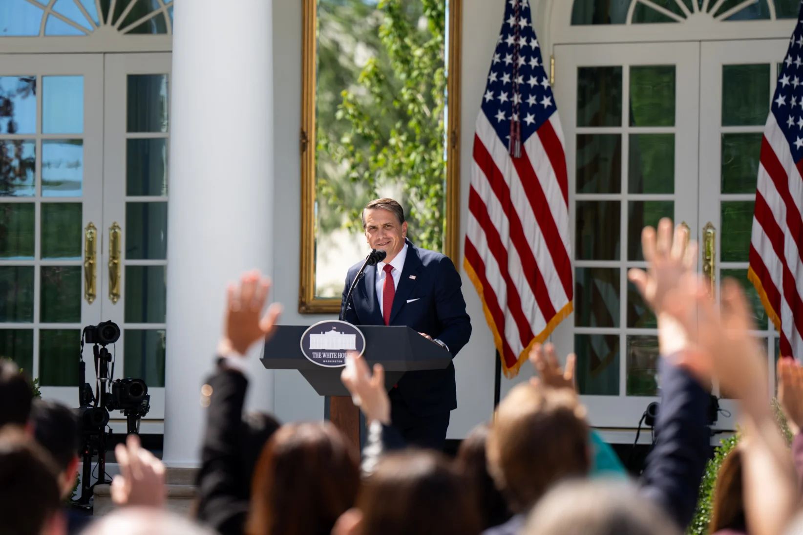 Todd Blanche defendió el acuerdo entre Trump y el IRS, que generó controversia por su alcance sobre las obligaciones fiscales del presidente (The White House).