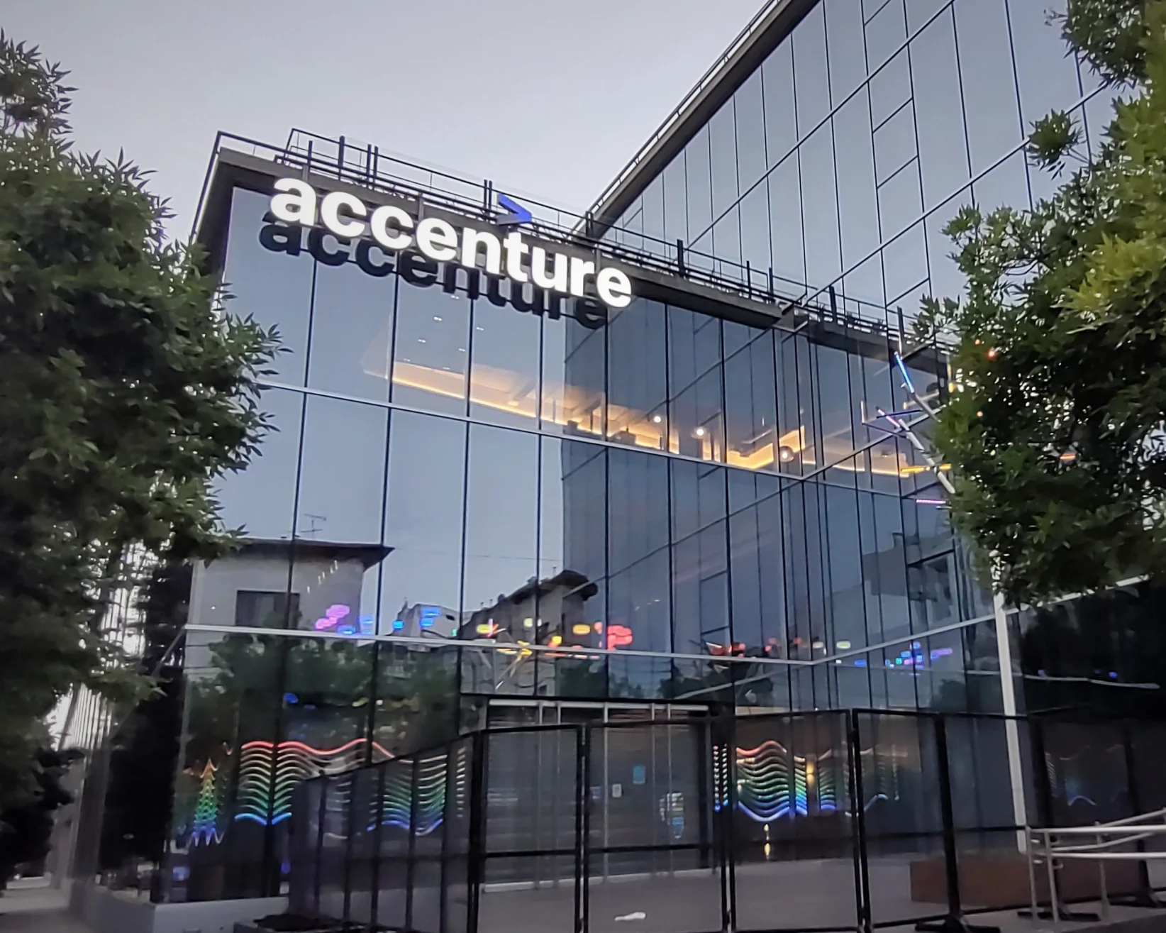SE PUEDE USAR/Accenture - Foto: Roberto Fiadone, CC BY-SA 4.0 , via Wikimedia Commons.