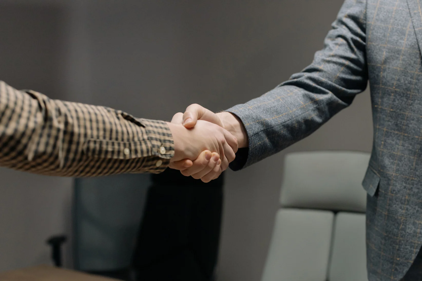 Acuerdo, negocio, oficina - Foto: Pexels