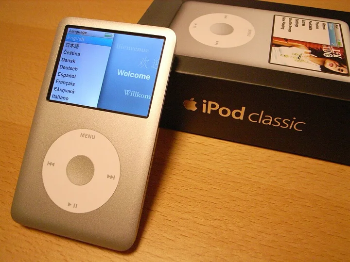 iPod (SE PUEDE USAR) Crédito: https://www.flickr.com/people/e29616/, CC BY 2.0, via Wikimedia Commons - Wikimedia Commons