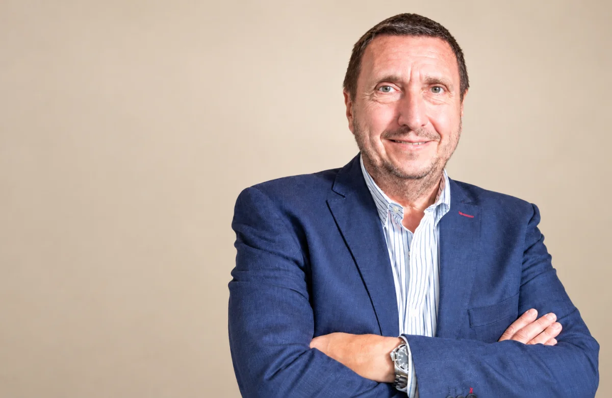 SkyTel compra MetroCall, empresa fundada por Joseph Birnfeld y Sergio Fogel