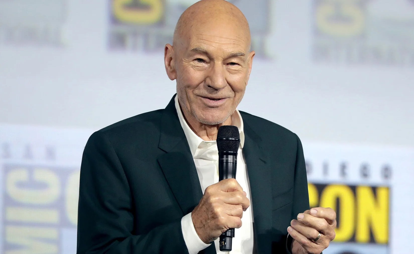 Murió Patrick Stewart, el actor que dio vida al Profesor X y al capitán Picard durante décadas