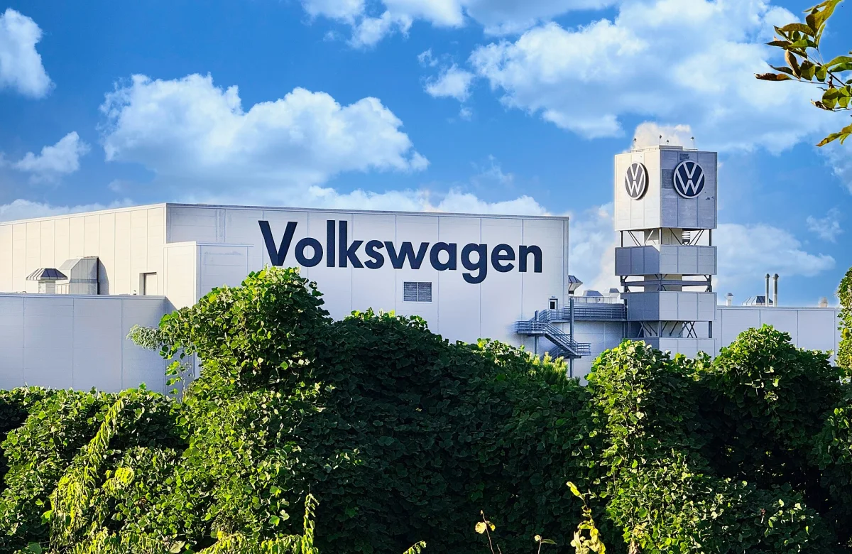 La crisis de Volkswagen se profundiza: perdió US$ 6.600 millones en tres meses y enfrenta un ajuste histórico