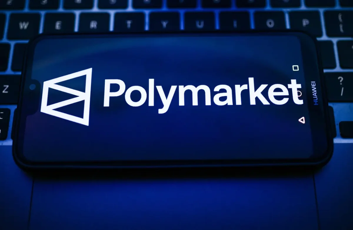 Polymarket sufrió un ataque informático, suspendió sus operaciones y prometió devolver el dinero a los usuarios afectados